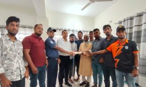 শহীদ আয়াতুল্লাহ’র পরিবারকে ১ লক্ষ টাকার চেক হস্তান্তর